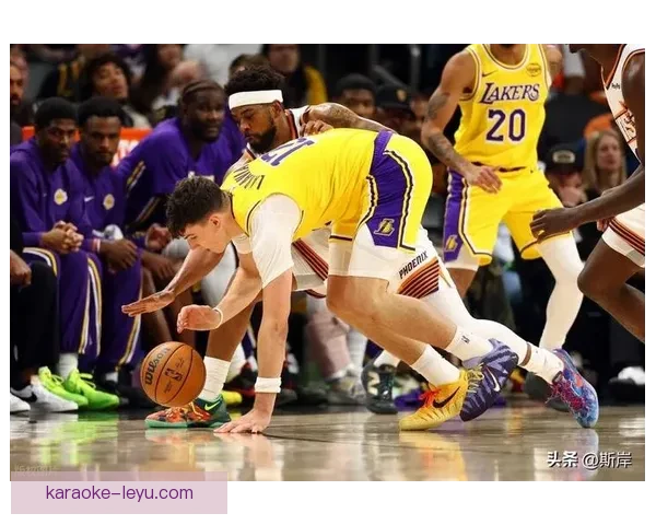 NBA激战精彩瞬间回顾球星对决点燃赛场激情 NBA激战精彩瞬间回顾球星对决点燃赛场激情